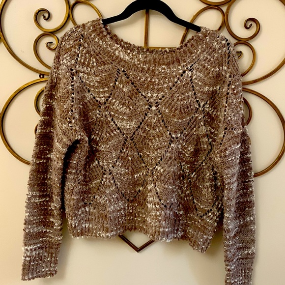 MADE WITH LOVE Sweater - Picture 1 of 6